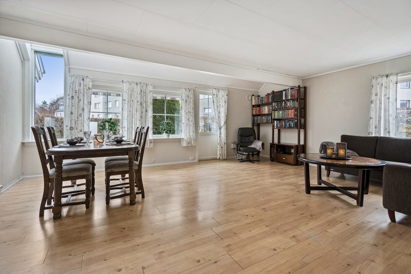 Romslig stue/spisestue Galleribilde