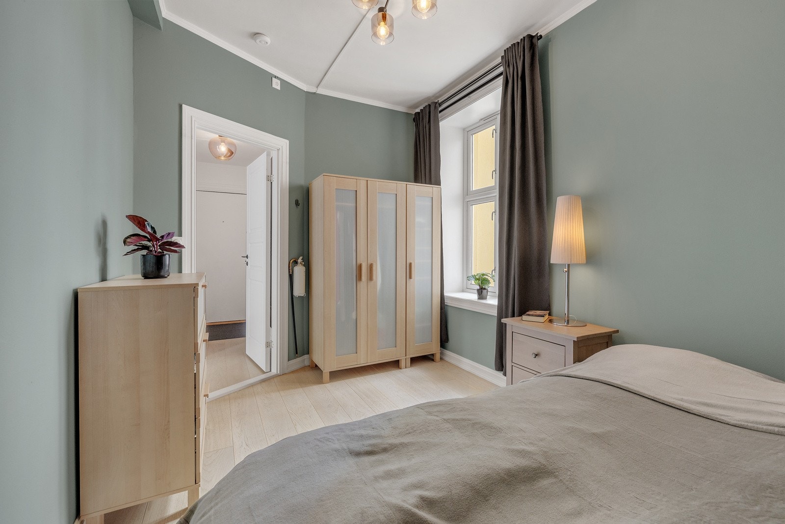 Soverommet vender inn mot stille og rolig gårdsrom. Galleribilde