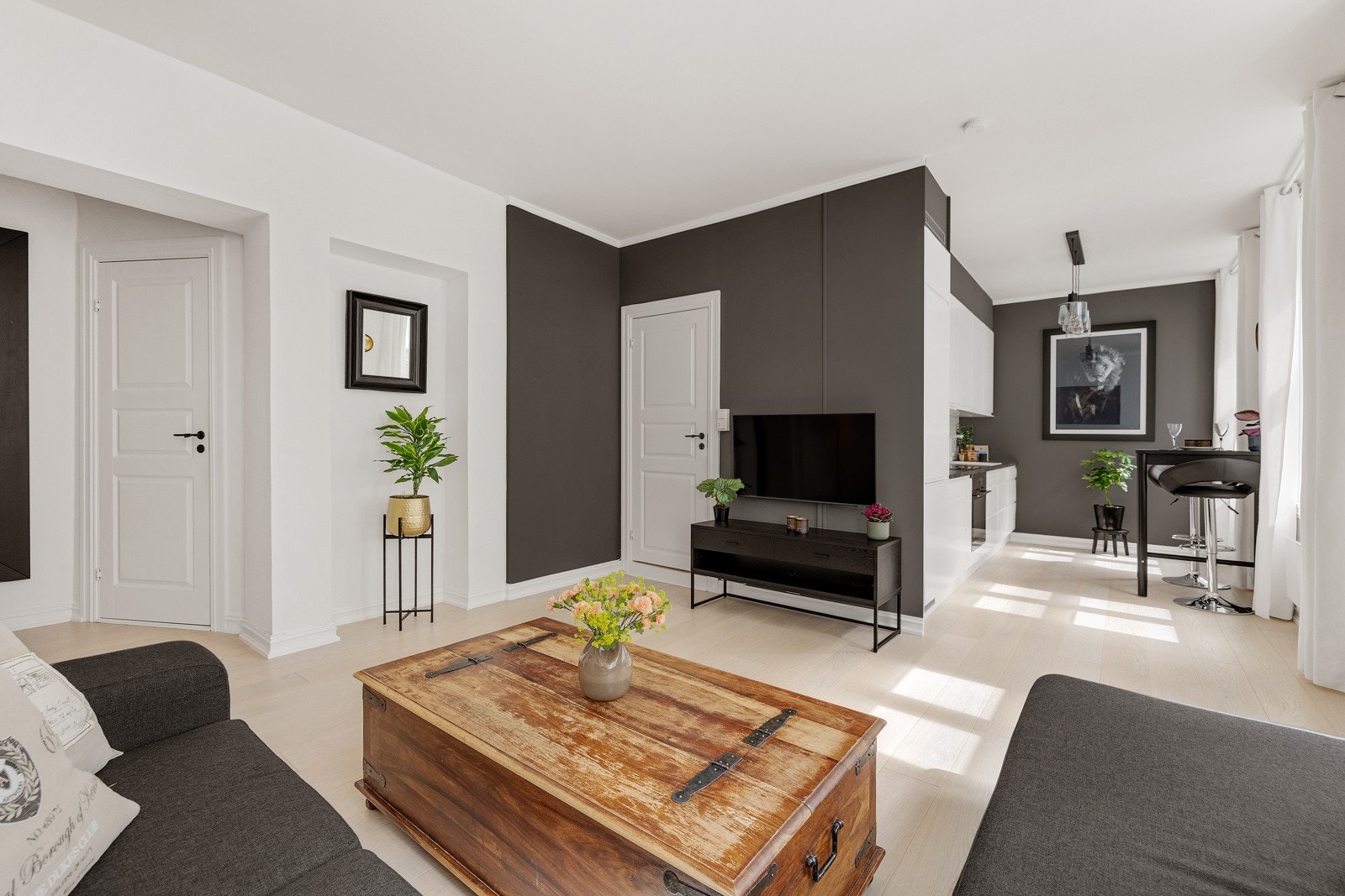 Kabel-tv og internett er inkludert i felleskostnadene. Galleribilde