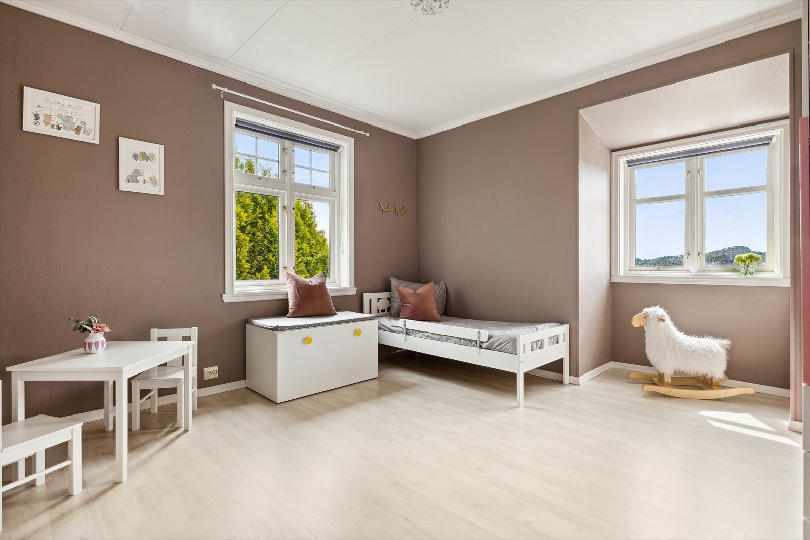 Soverom 3 - koselig innredet med lun fin farge Galleribilde