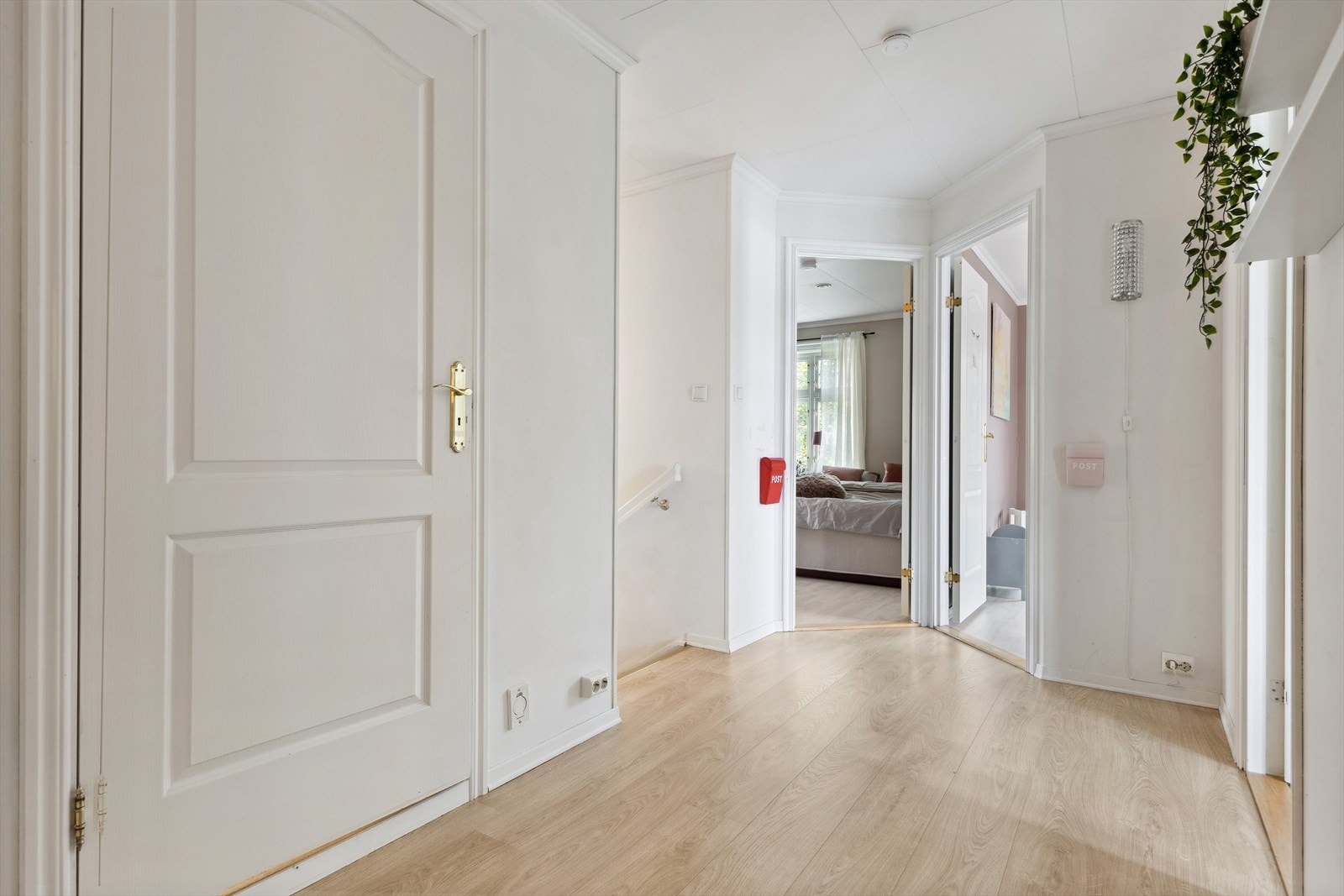 Loftsetasjen inneholder totalt fem gode soverom og bad Galleribilde