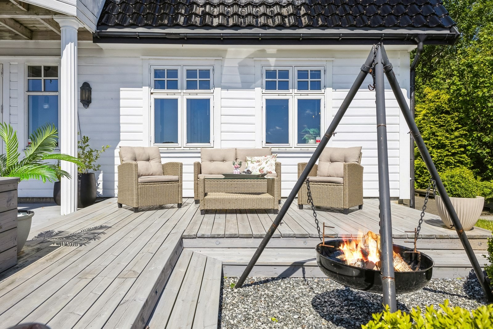 Terrassen har flere ulike nivå, så her har man mulighet til å bevege seg etter vær og vind Galleribilde