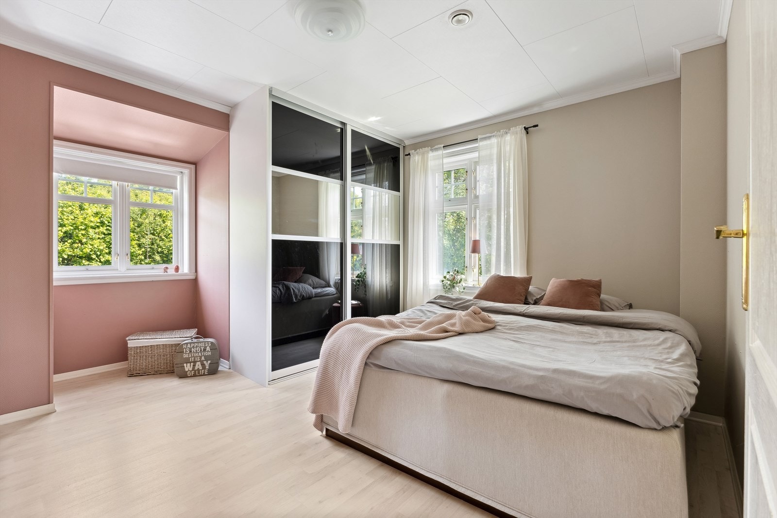 God skyvedørsgarderobe Galleribilde