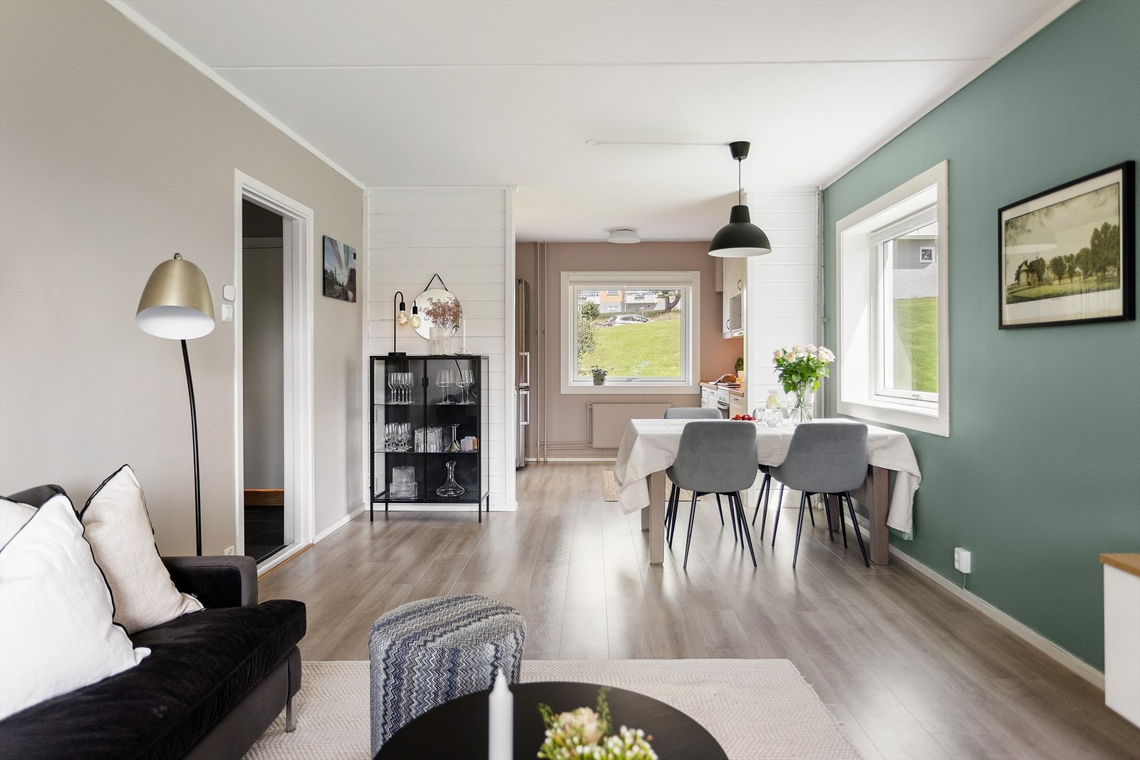 Varmtvann, fyring og internett er inkludert i felleskostnadene. Galleribilde