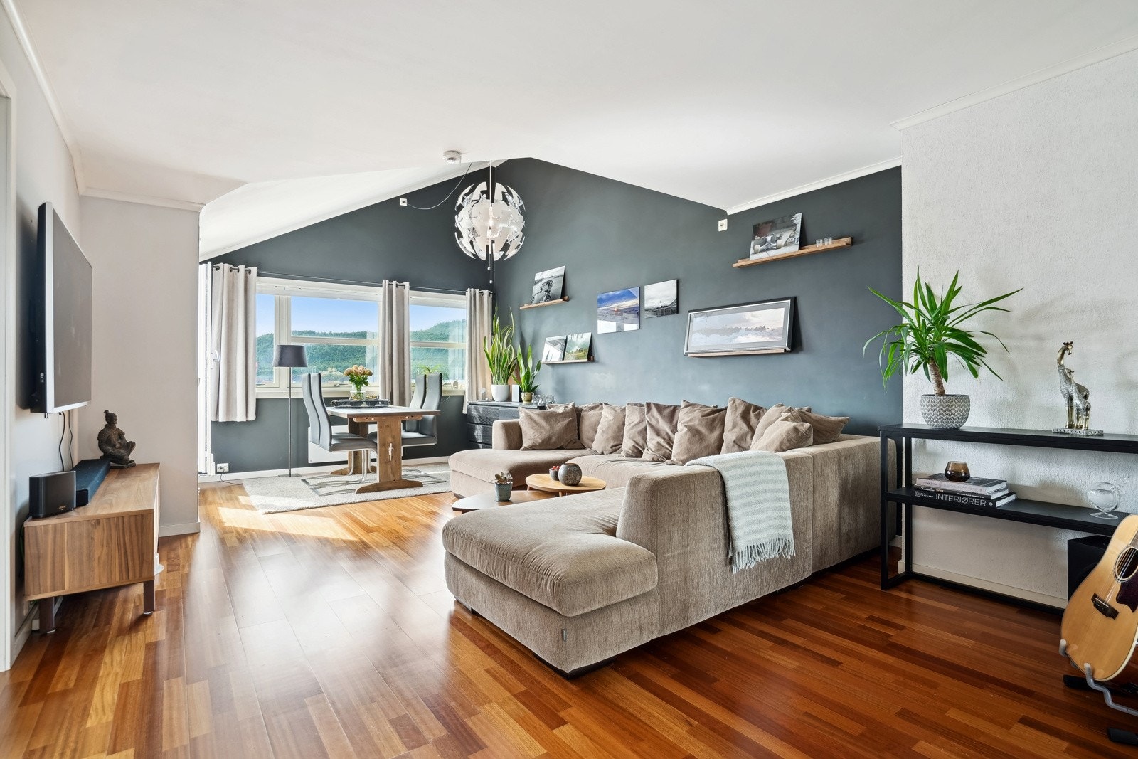 En lys og flott selveierleilighet med sentral beliggenhet på Kverve Galleribilde