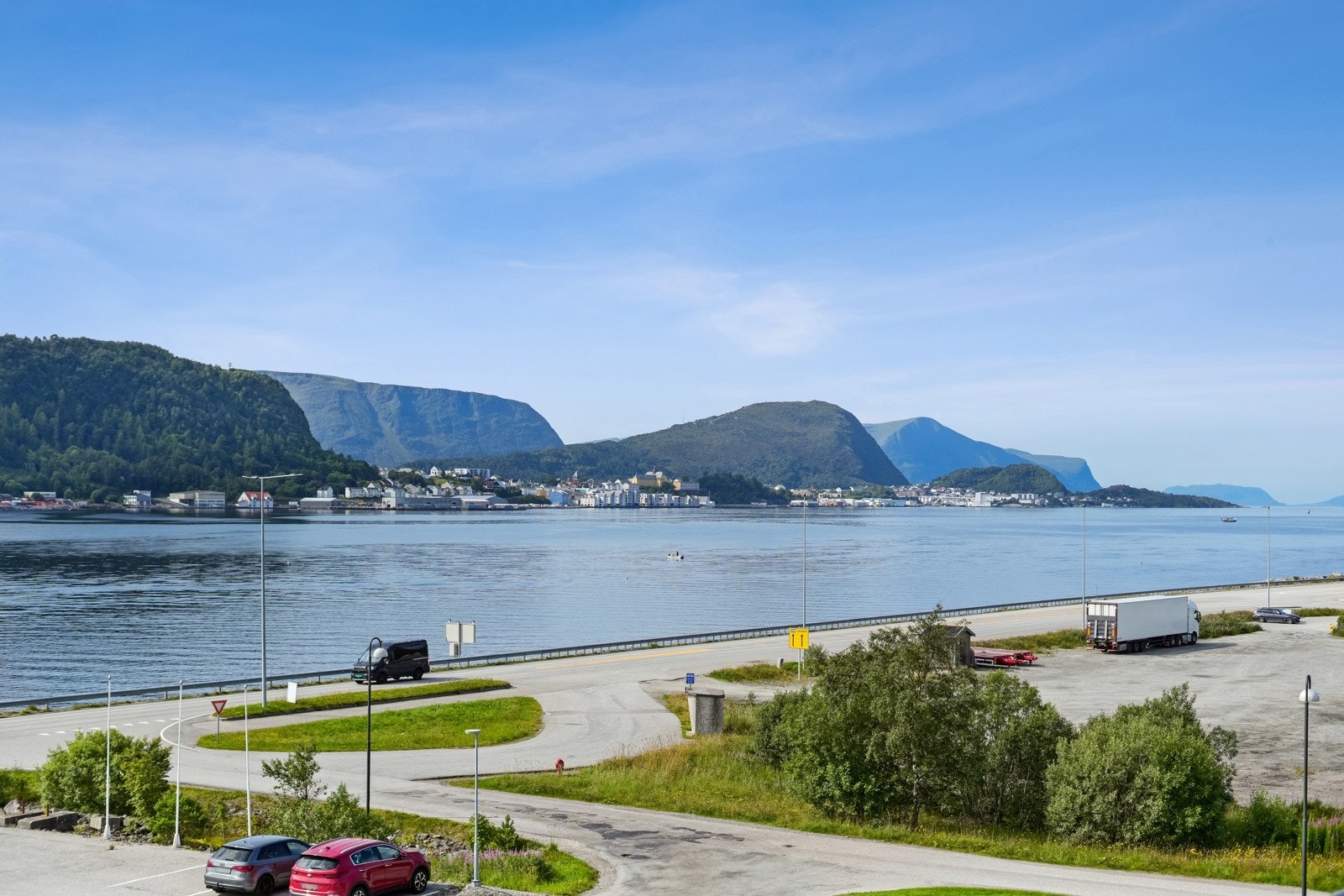 Verandaen byr på fantastisk utsikt og solrike forhold! Galleribilde