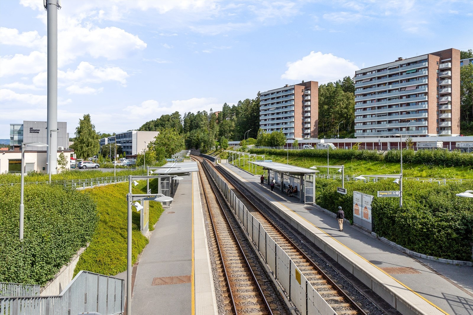 Området gir mulighet for offentlig kommunikasjon via buss og T-bane, hvorav nærmeste holdeplass er Bogerud T-bane som ligger ca. 4 minutters gangavstand fra boligen og tar deg inn til sentrum på kort tid. Galleribilde