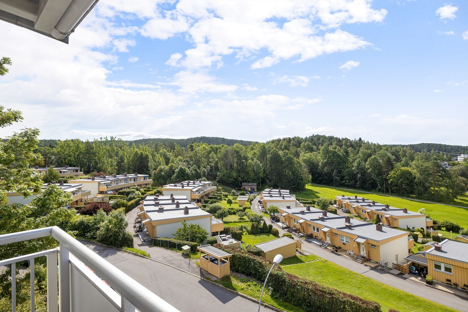 Fin utsikt mot nabolaget. Galleribilde
