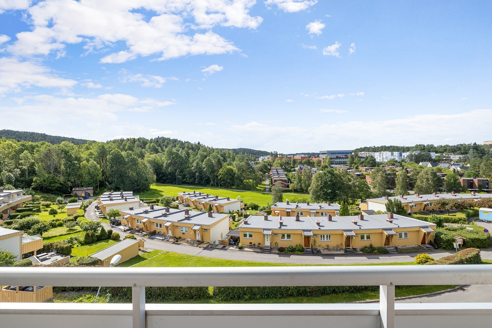 Fin utsikt mot nabolaget. Galleribilde
