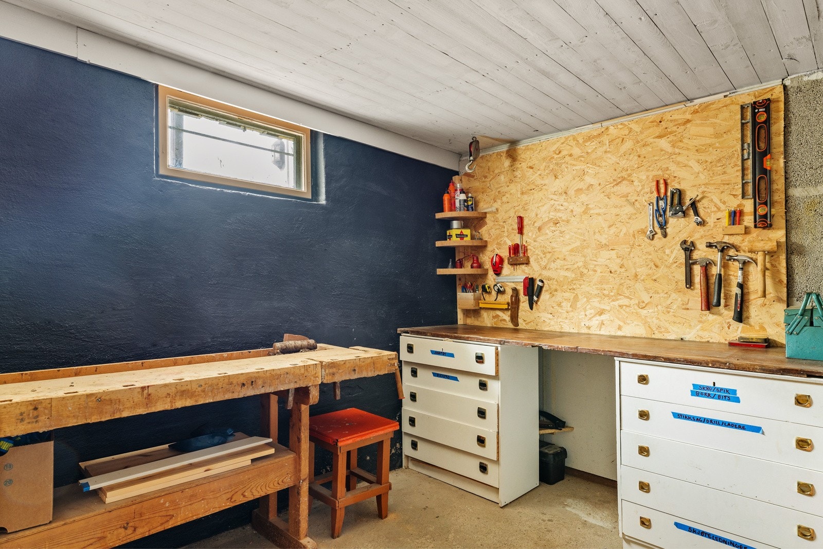 Svært god lagringsplass i de 3 kellerbodene som disponeres av denne leiligheten. Galleribilde