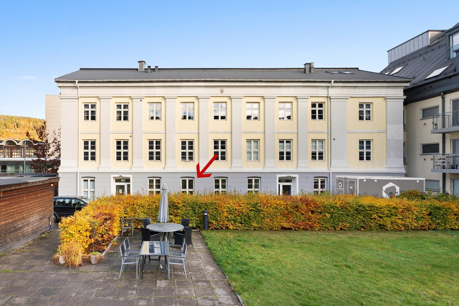 Leiligheten er gjennomgående med lys inn fra begge sider Galleribilde