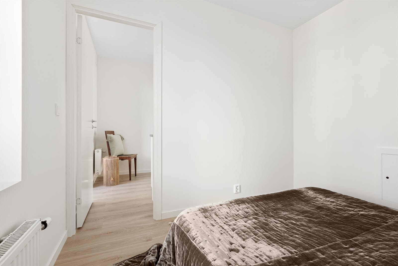 Rommet har plass for garderobe Galleribilde