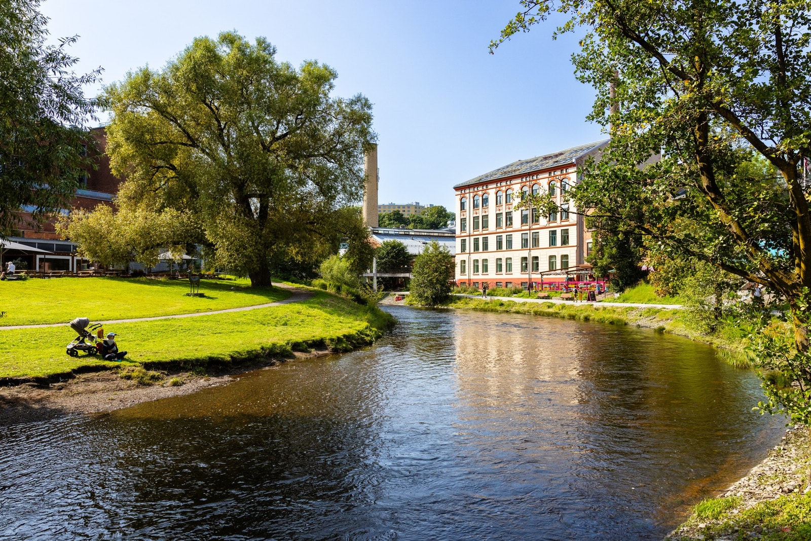 Boligen ligger med frodig utsikt mot Akerselva med sine flotte turstier, park- og grøntområder. Galleribilde