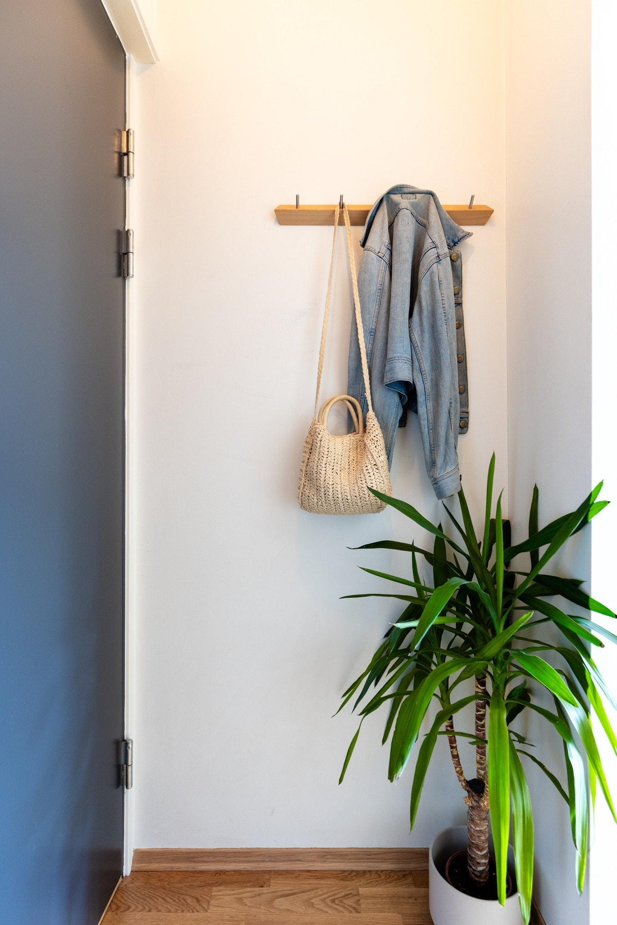 Det er god plass til garderobeskap, speil og knaggrekke. Galleribilde