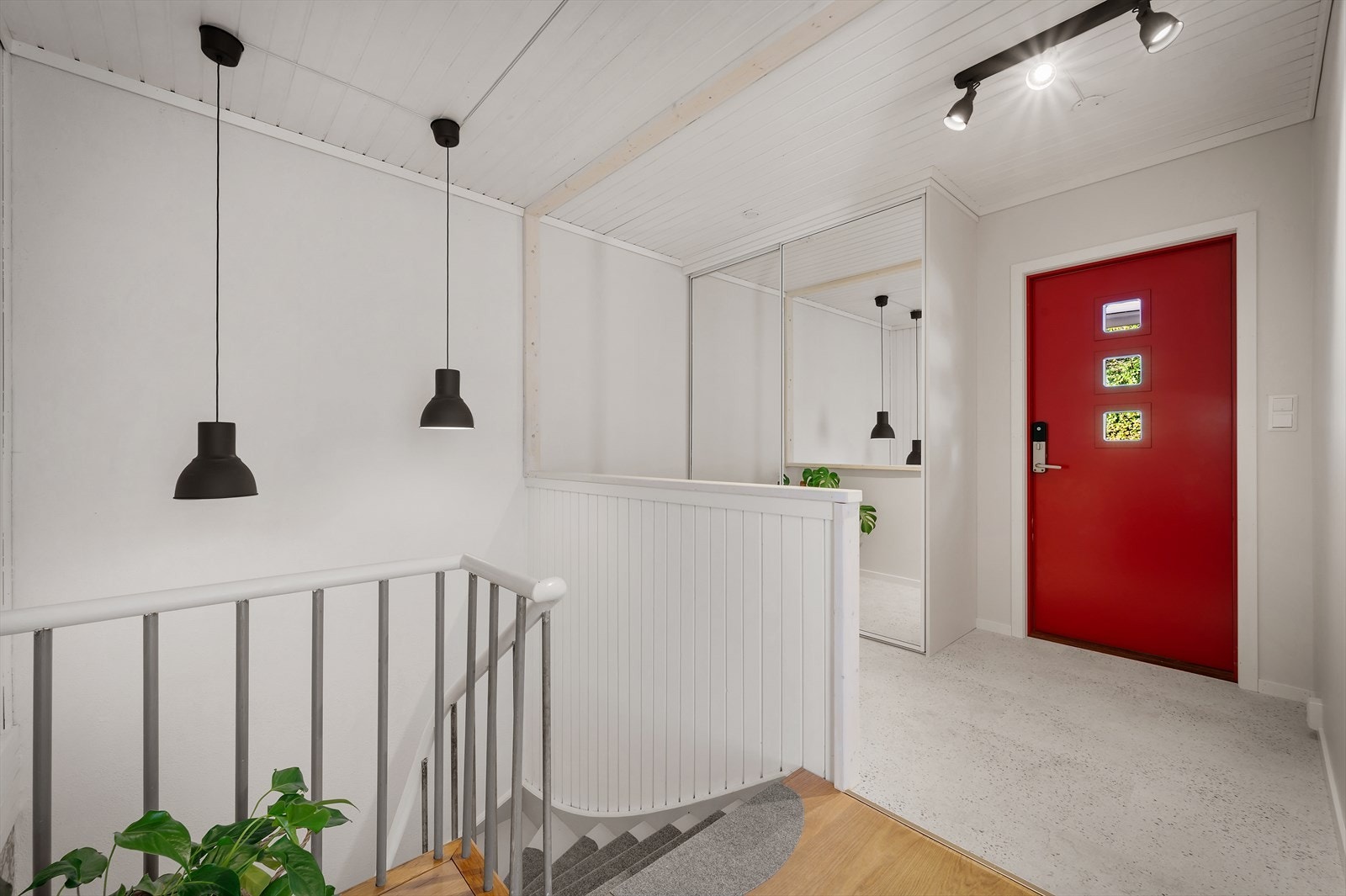 - Oppgradert i 2024 med nytt gulv, nye vegger og ny skyvedørsgarderobe - Galleribilde