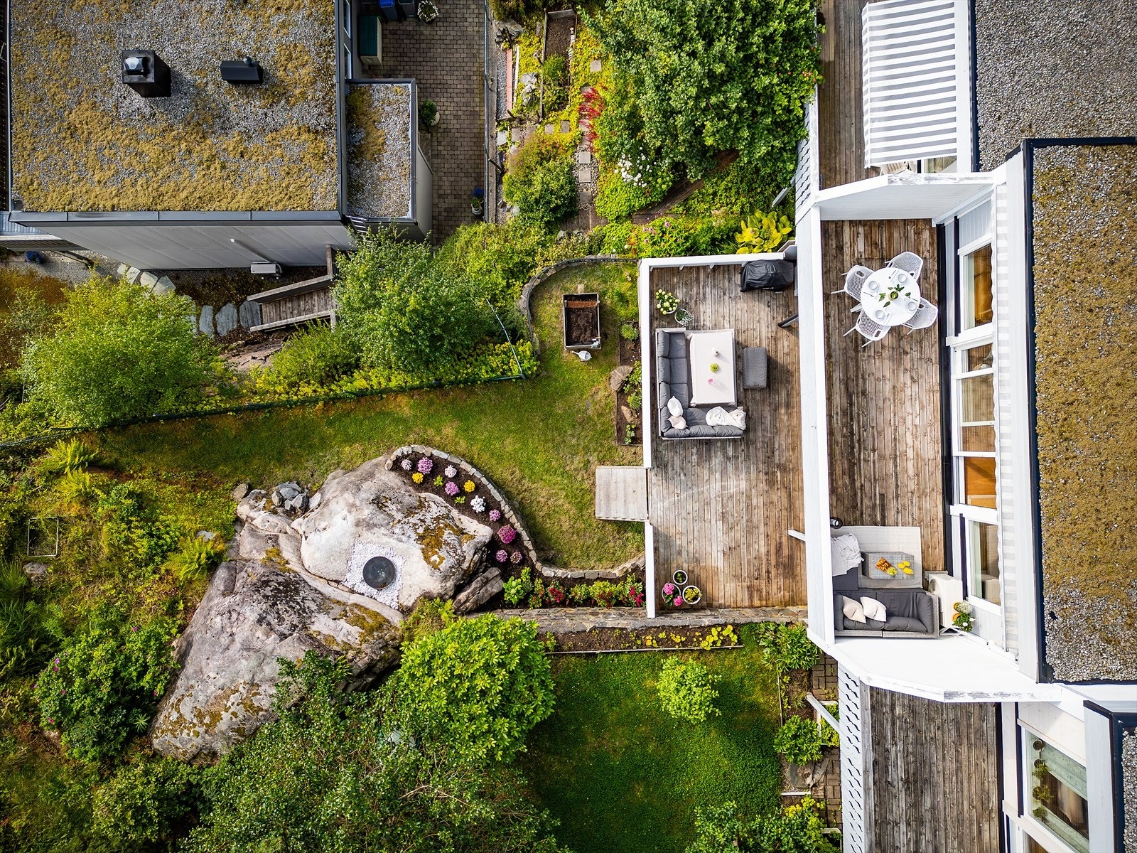 - Totalt 56m² terrasseareal fordelt over 2 plan - Galleribilde