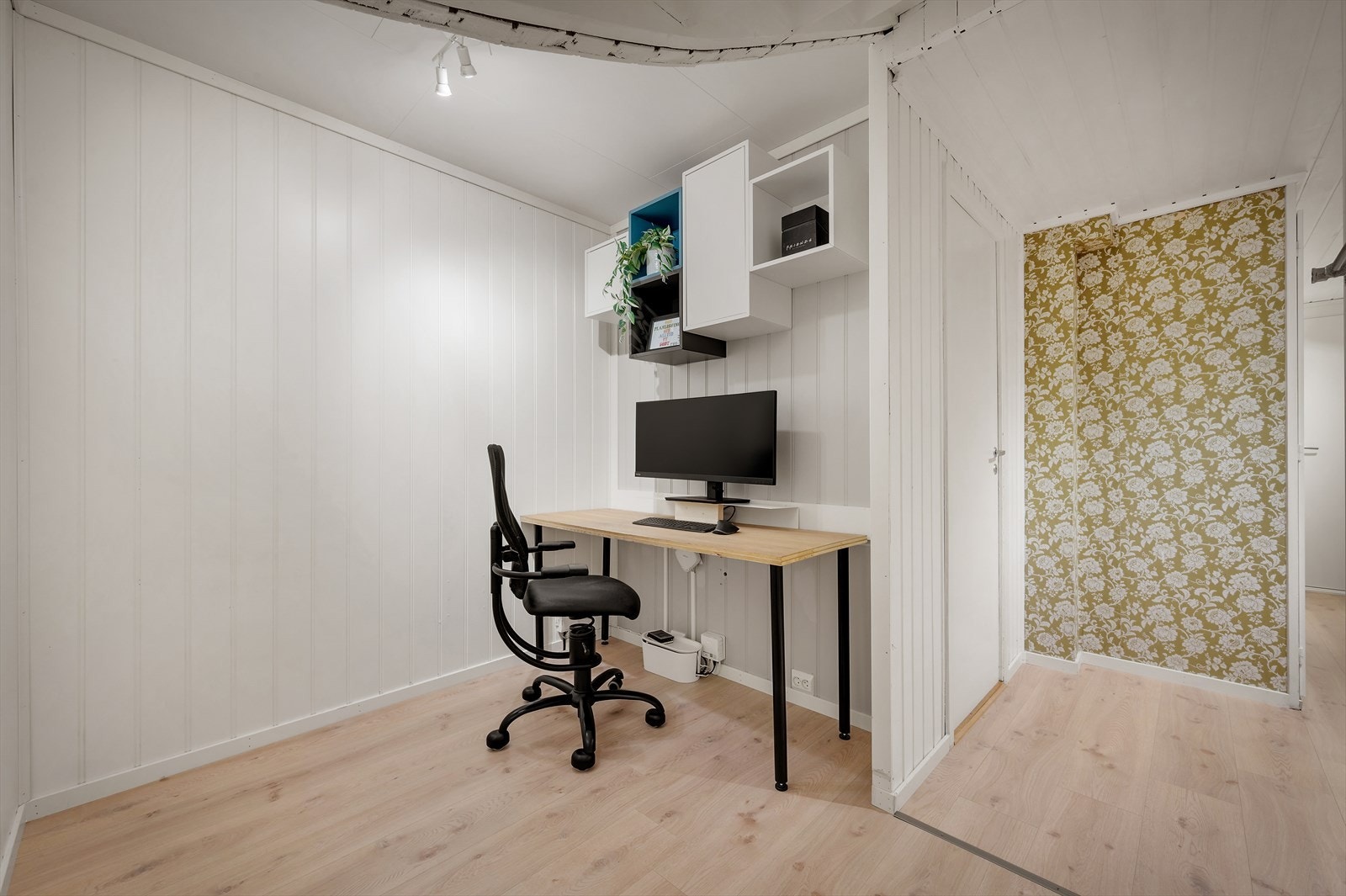 - Bod på 5,2m² benyttet som kontor - Galleribilde