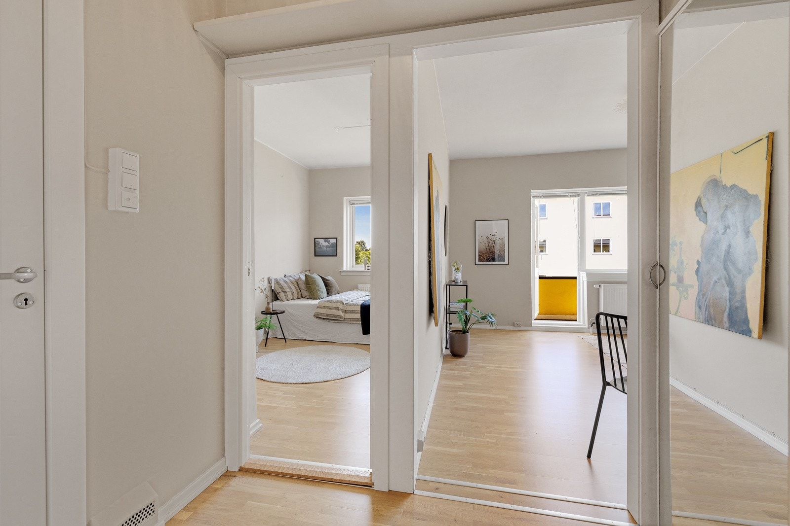 Rommet har gode muligheter for oppbevaringsplass og tilknytning til alle leilighetens øvrige rom. Galleribilde