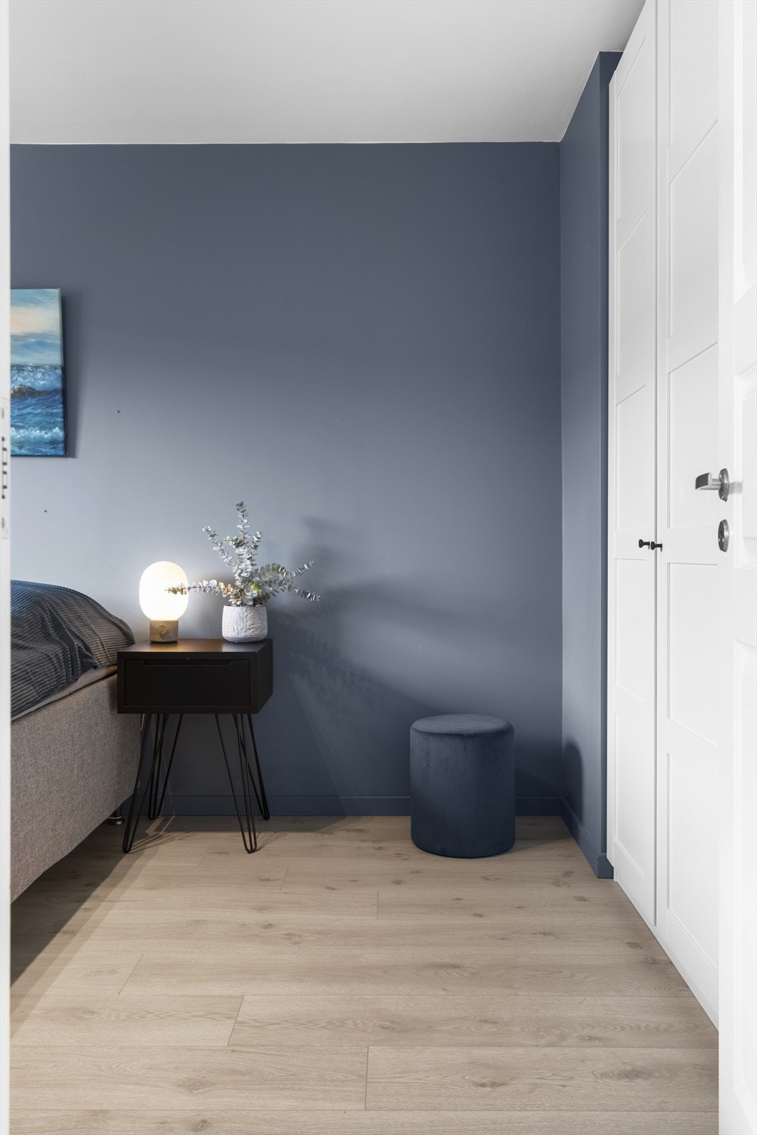 Soverom 1 har godt med plass til både seng og diverse møblering. Galleribilde