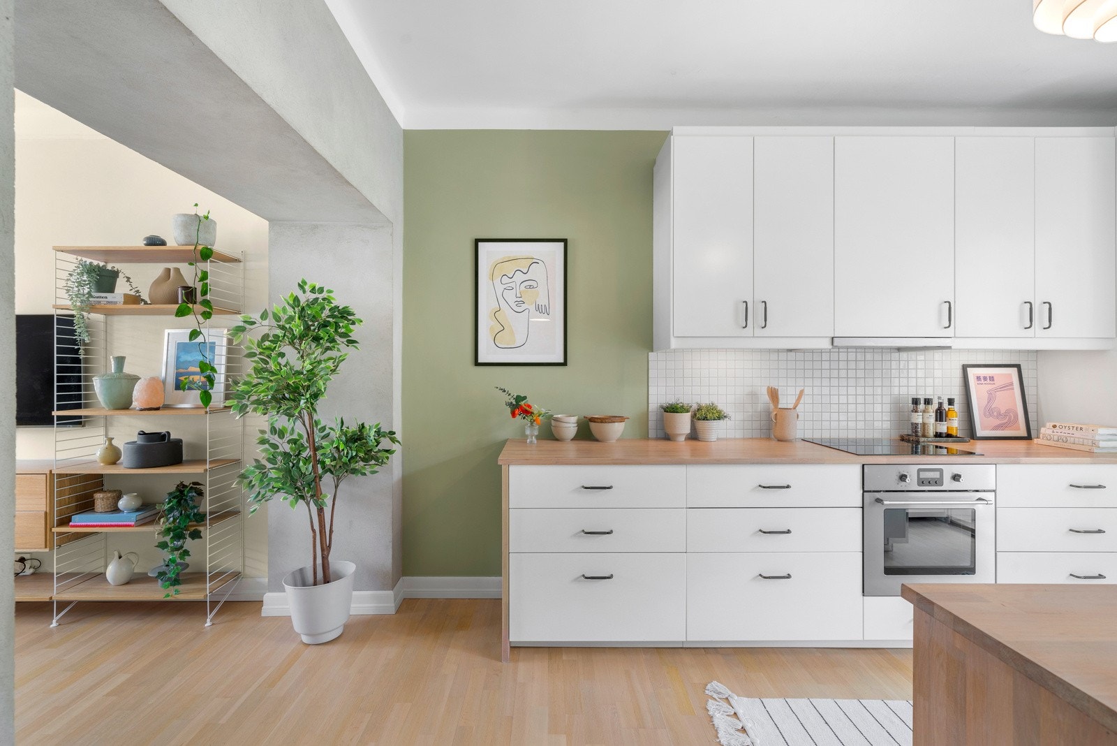 Denne leiligheten har flotte kvaliteter som passer perfekt for deg som er på jakt etter en arealeffektiv leilighet med smarte løsninger beliggende i hjertet av Torshov. Galleribilde