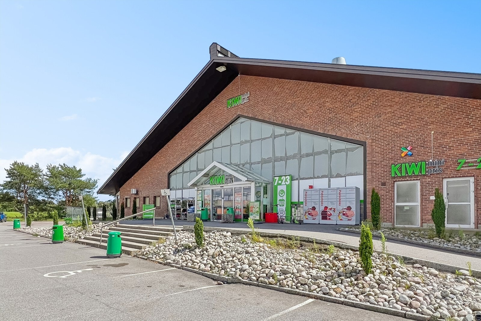 Kort vei til nærmeste matbutikk. Kun 2 km til togstasjon og sentrum. Galleribilde