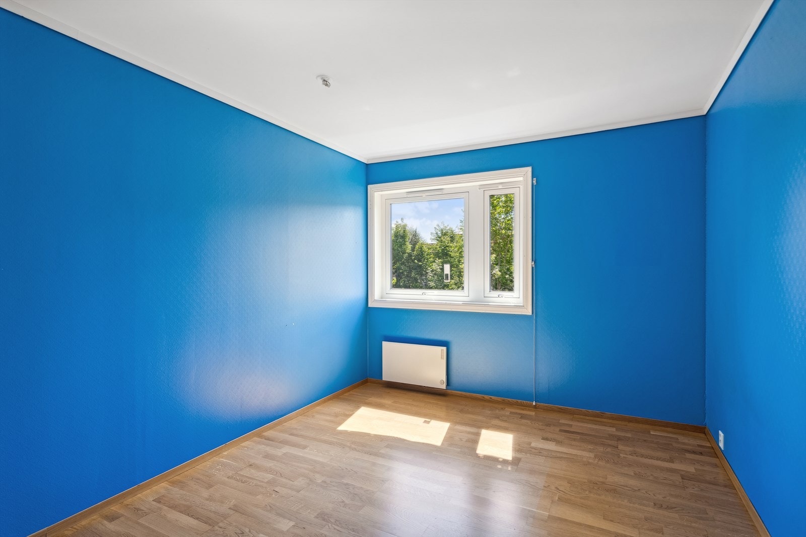 Soverommet er av god størrelse, og har god plass til dobbeltseng og garderobeskap. Galleribilde