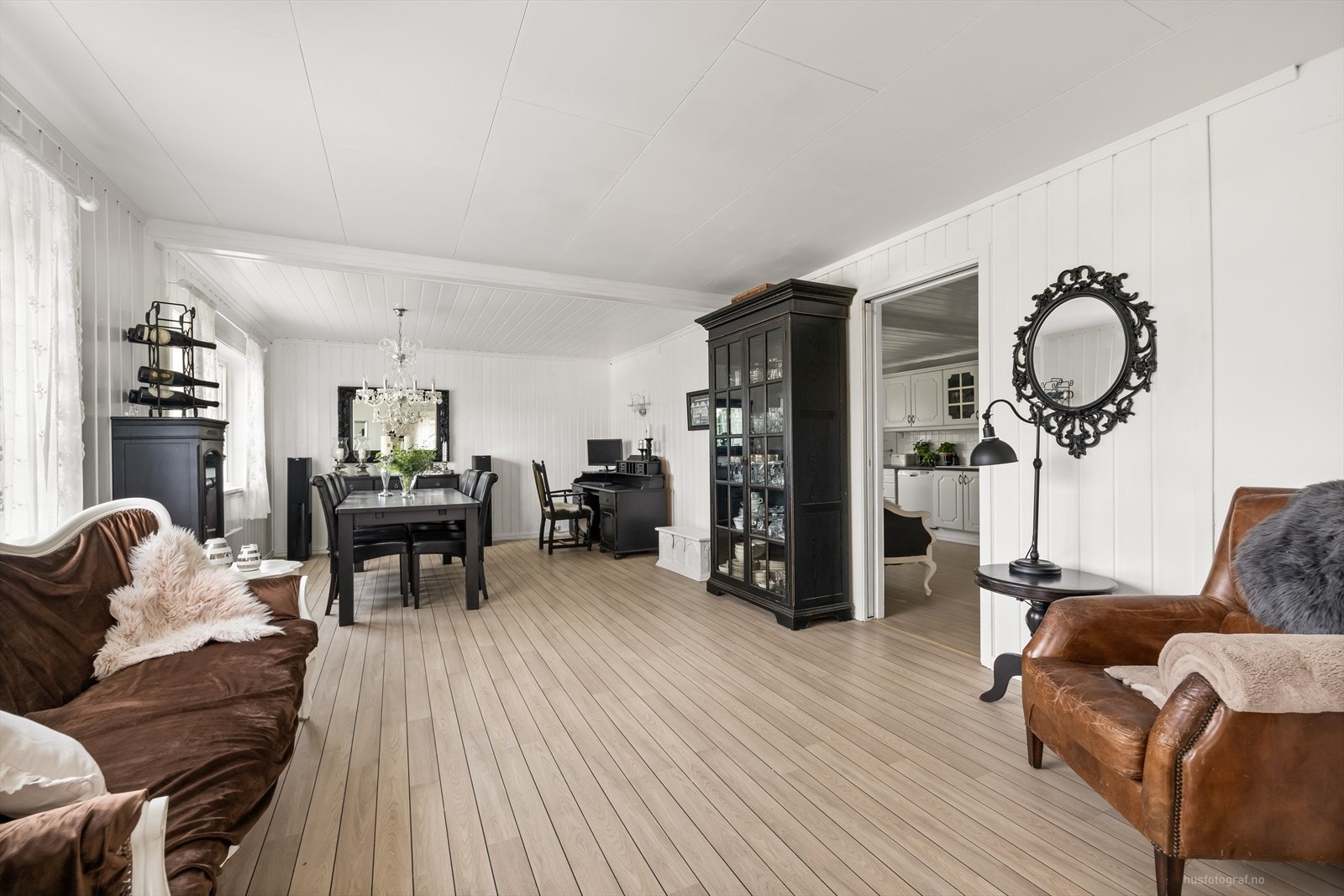 Det er meget god plass for spisestue og dagligstue Galleribilde