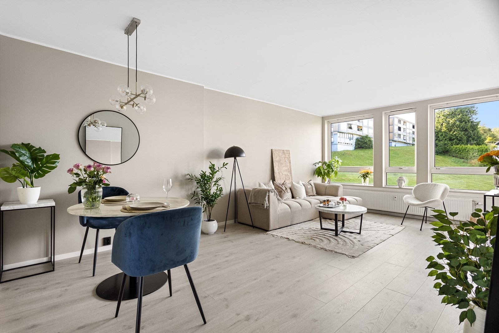 Lys og trivelig stue Galleribilde