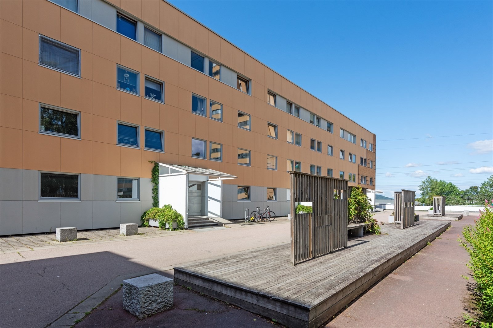 Her bor du med gangavstand til både Haugerud og Trosterud nærsentre, samt kort vei til t-banen. Galleribilde