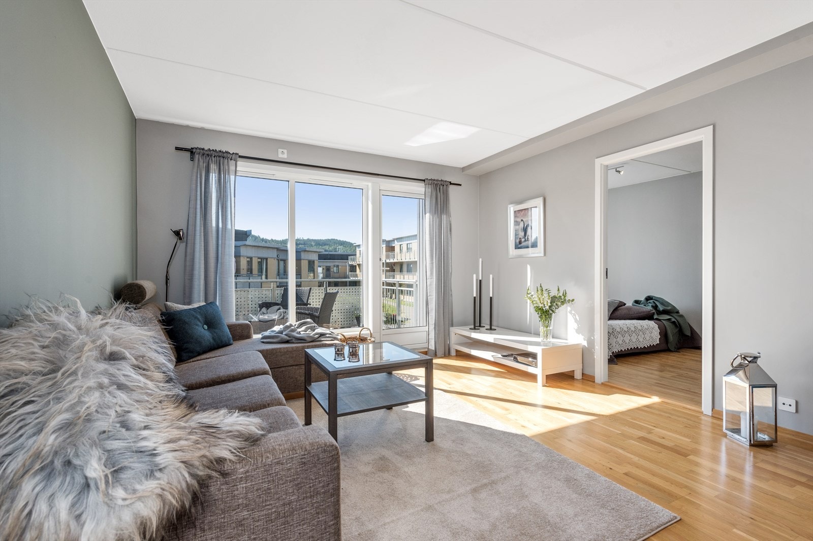 Leiligheten har gode lysforhold. Galleribilde