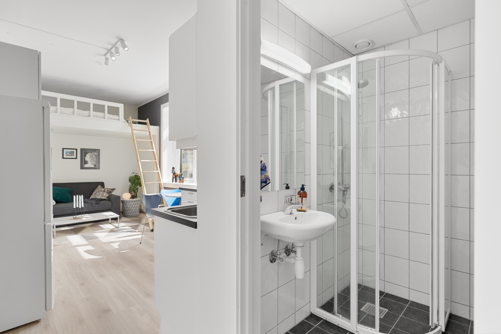 Badet møter deg umiddelbart på høyre hånd. Galleribilde