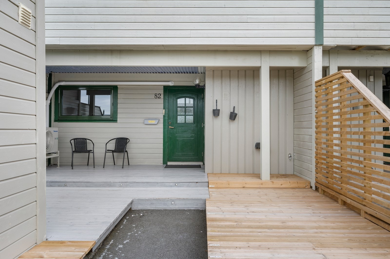 - Stort inngangsparti, med bod på 3m² - Galleribilde