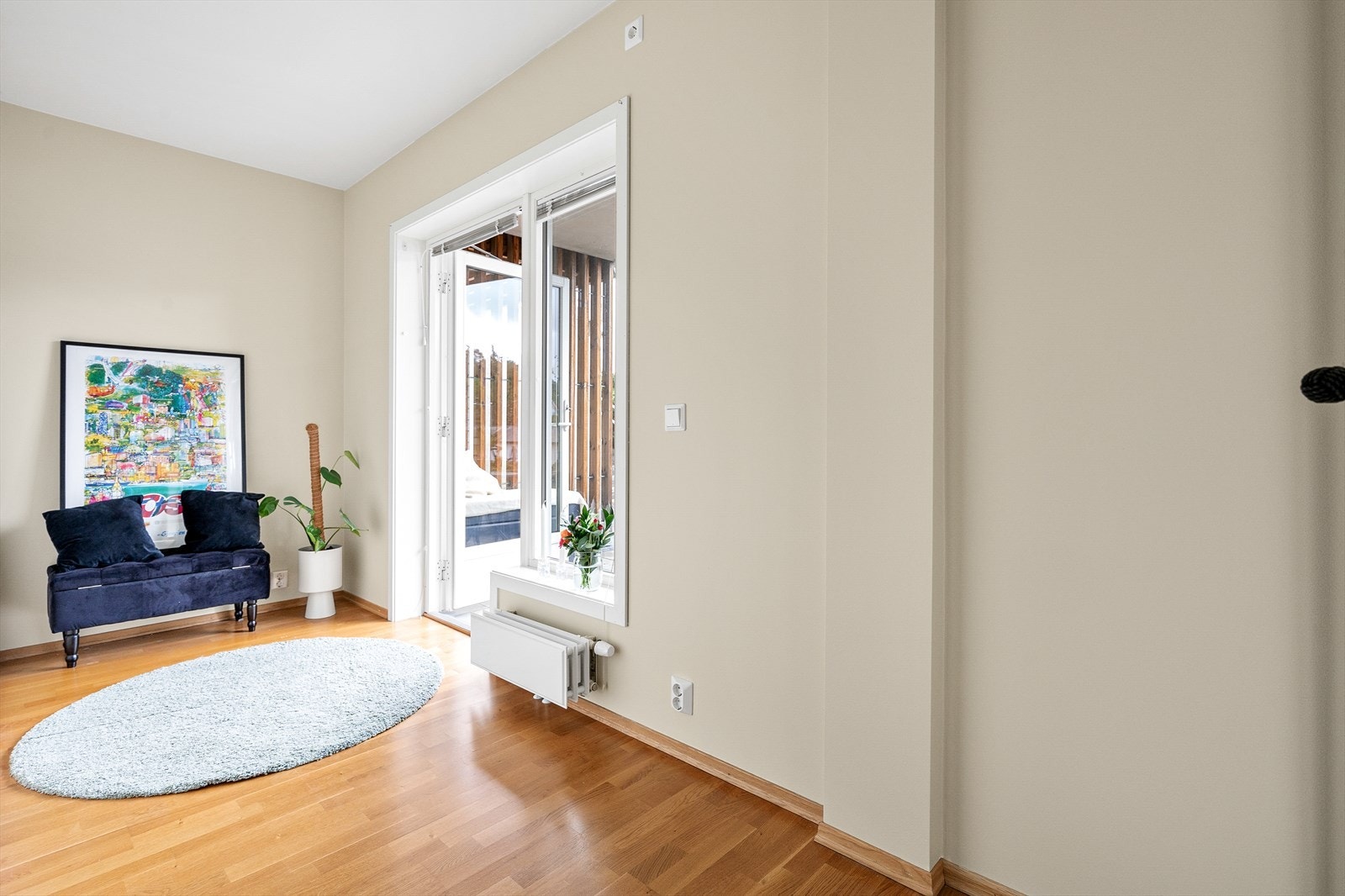 Soverommet har plass til seng eller kontormøbler og medfølgende garderobeskap. Herfra er det også utgang til sydvendt terrasse på 10 m². Galleribilde