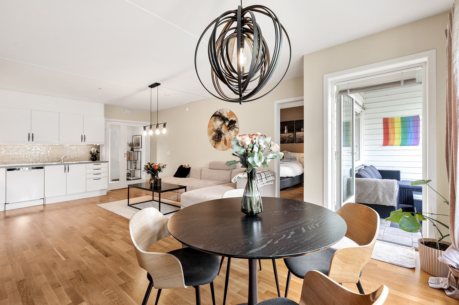 Leiligheten har en god og gjennomgående planløsning som er enkel å innrede funksjonelt. Galleribilde