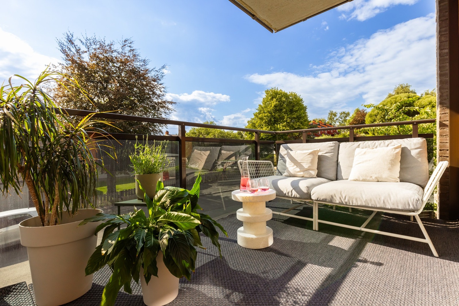 God plass til balkongmøblement og beplantning. Galleribilde