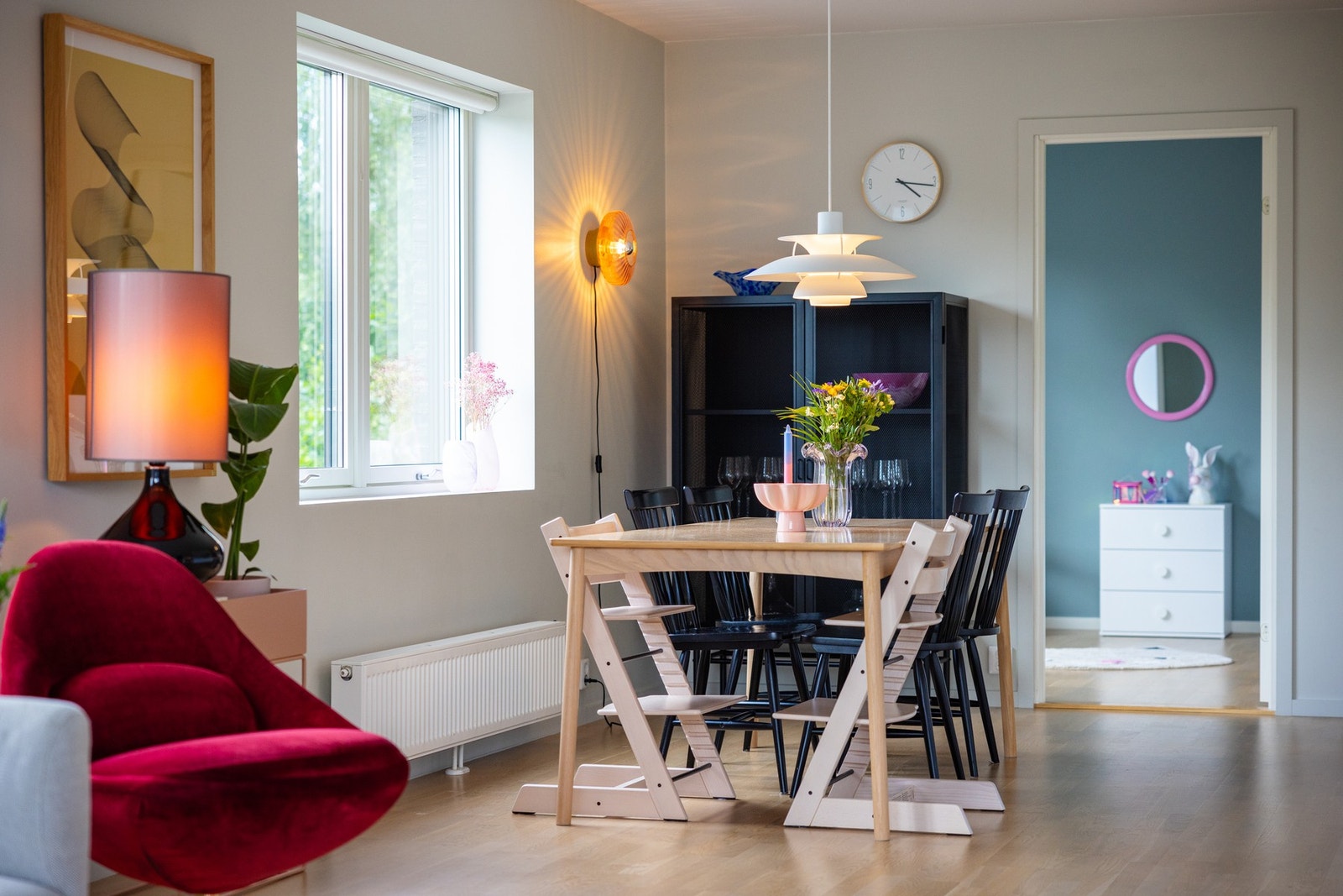 Det er god plass til spisebordsgruppe. Galleribilde