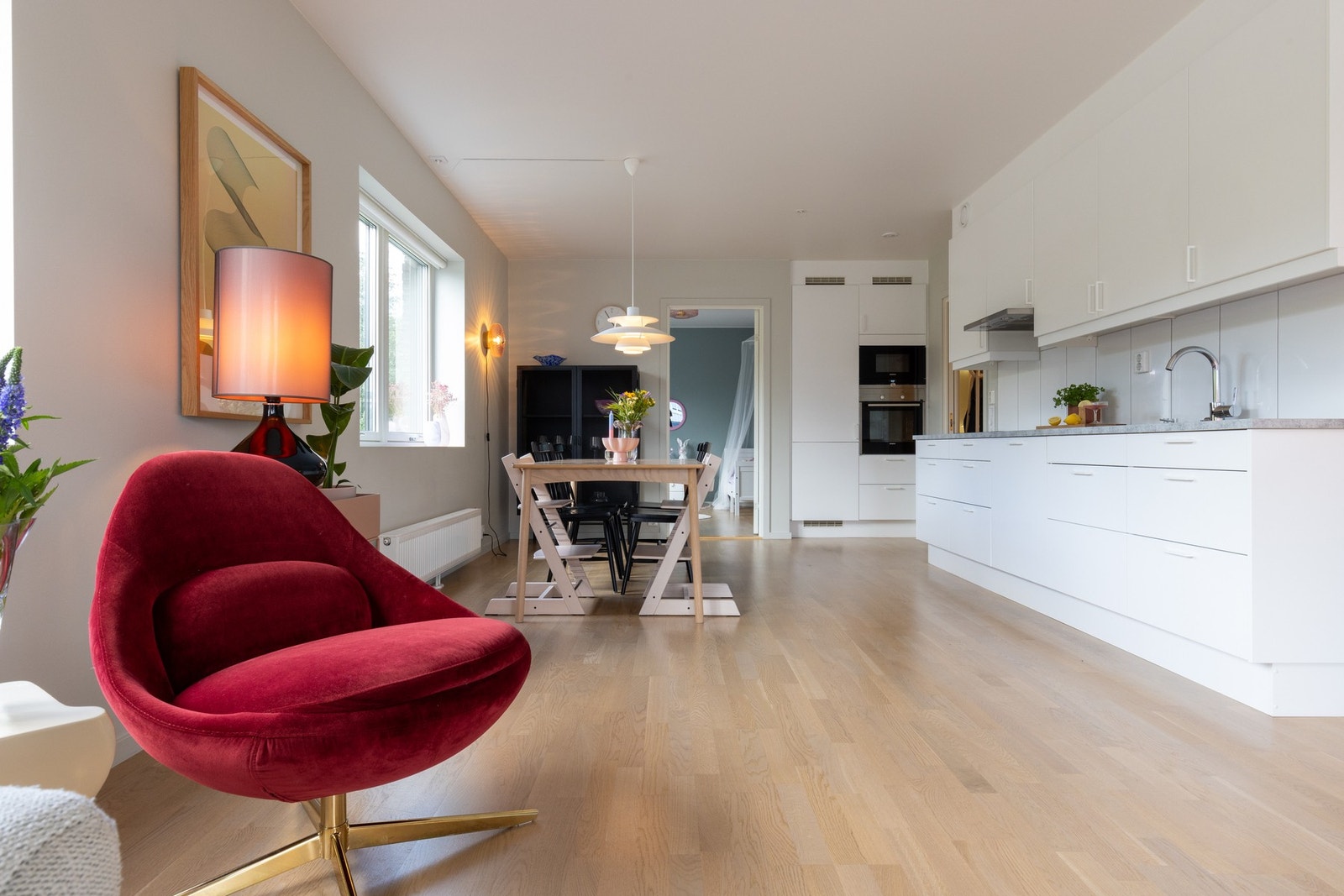 Varmtvann, fyring, tv og bredbånd er inkludert i felleskostnadene. Dette bidrar til en mer oversiktlig privatøkonomi. Galleribilde