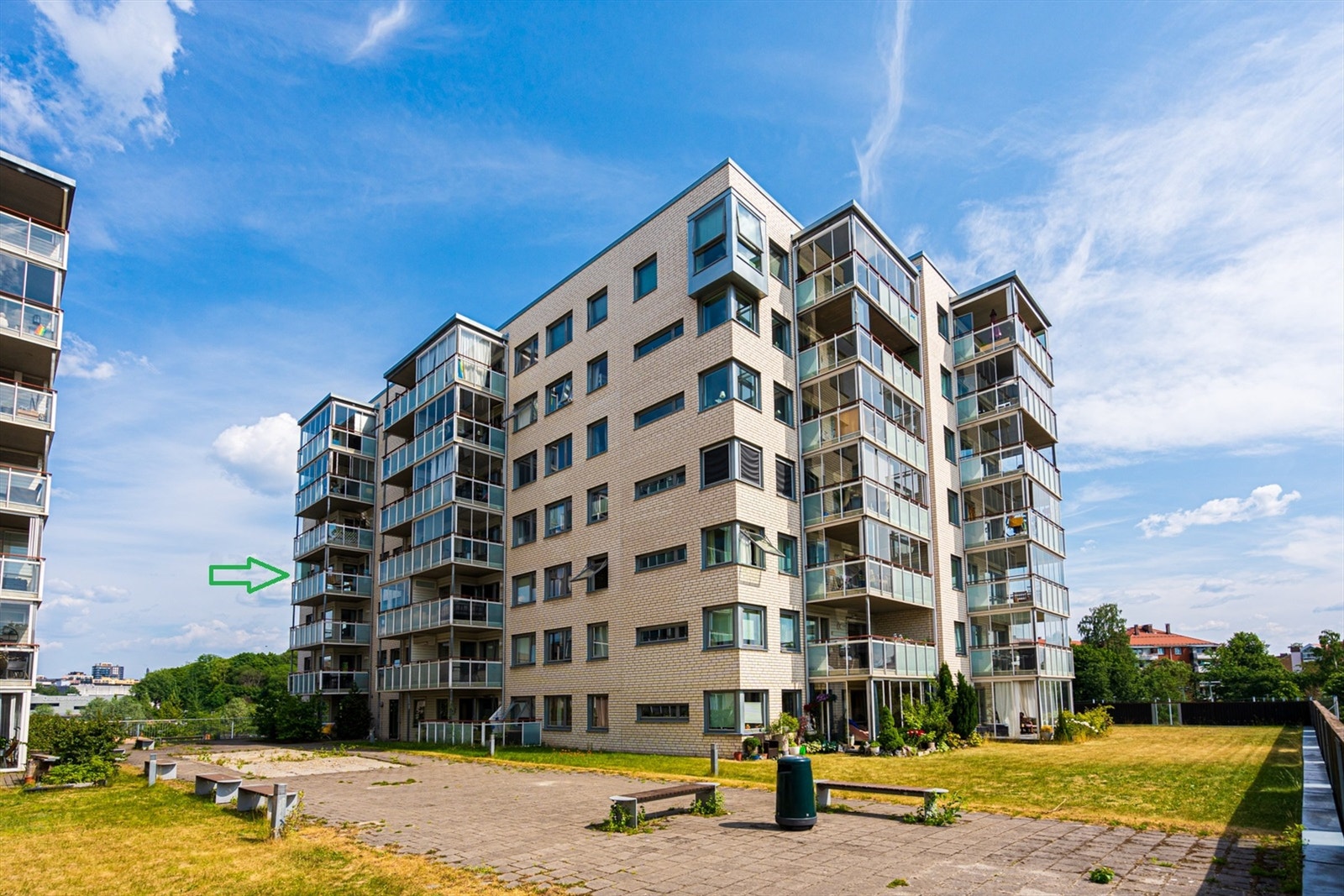 Borettslagets fellesområde og fasade. Leiligheten er beliggende i 4.etg. Galleribilde