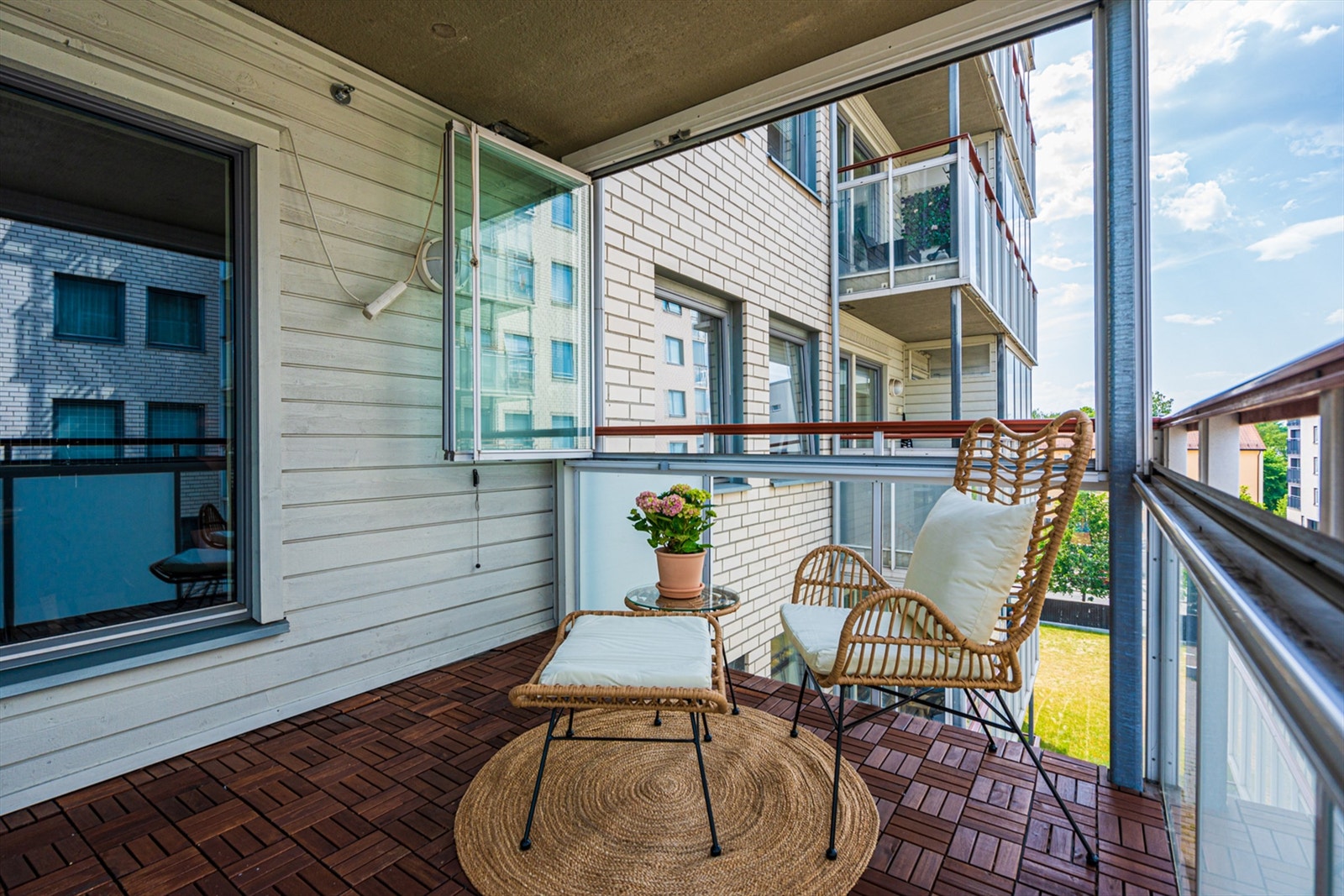 Her kan man nyte herlig ettermiddag- og kveldssol. Galleribilde