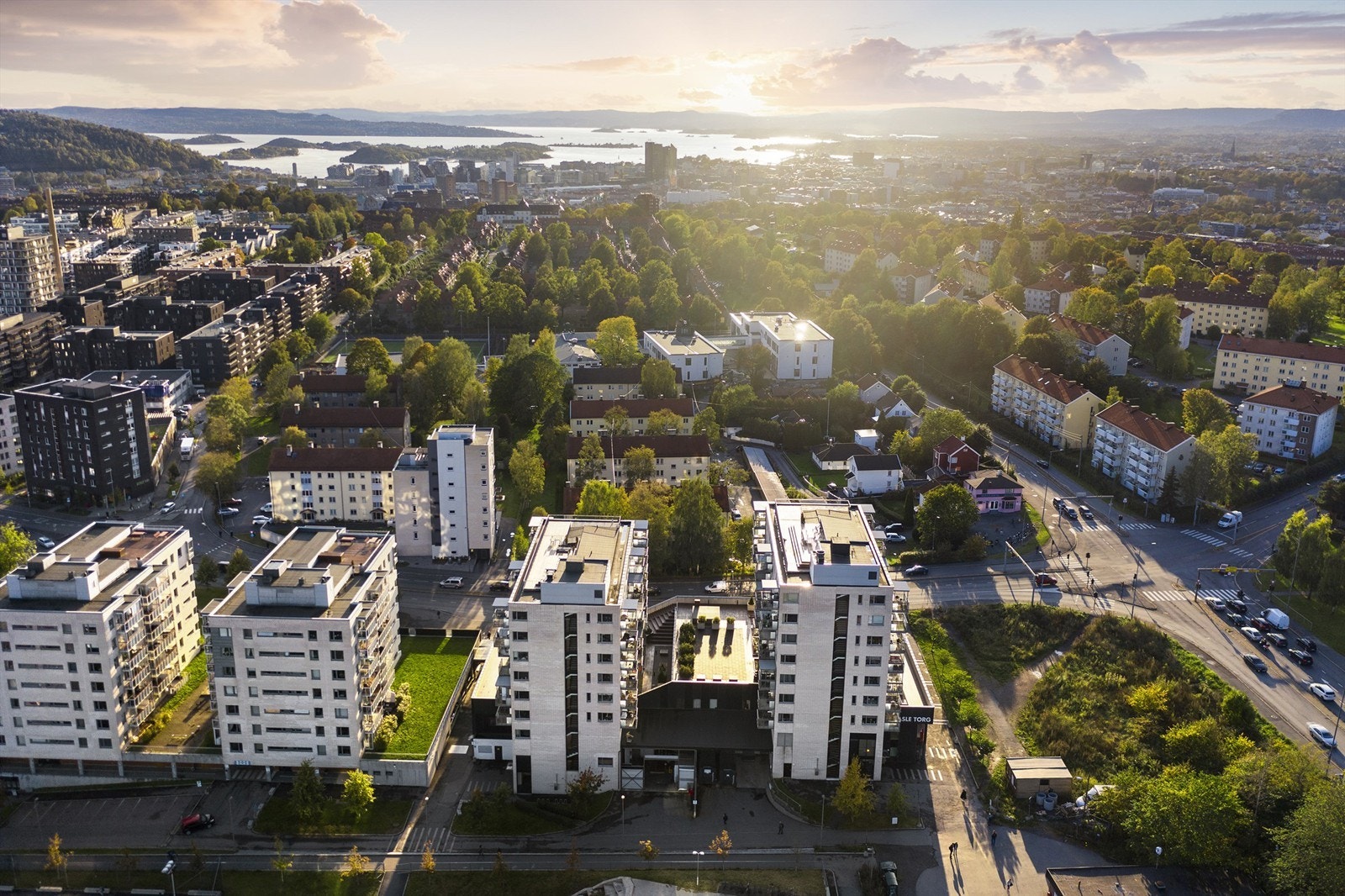 Oslo sentrum er en halvtimes spasertur unna, og den spreke kan følge turveier helt opp til Grefsenkollen og inn i Lillomarka. Galleribilde