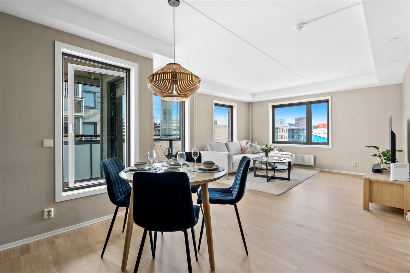 Nora Larsen Rørvik v/ Eiendomsmegler Krogsveen har gleden av å presentere Grenseveien 58! Galleribilde