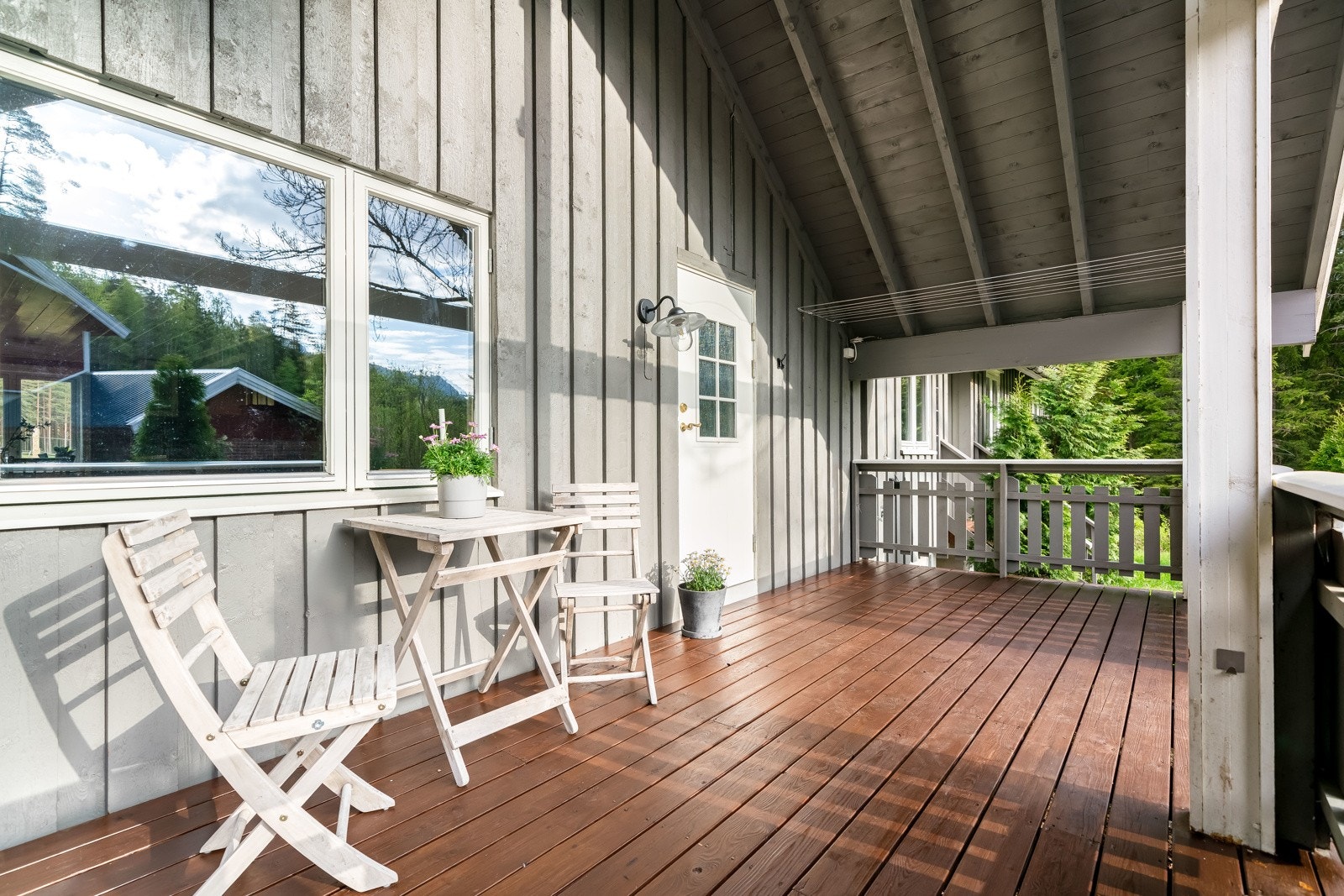 Overbygget veranda til den ene boligen Galleribilde