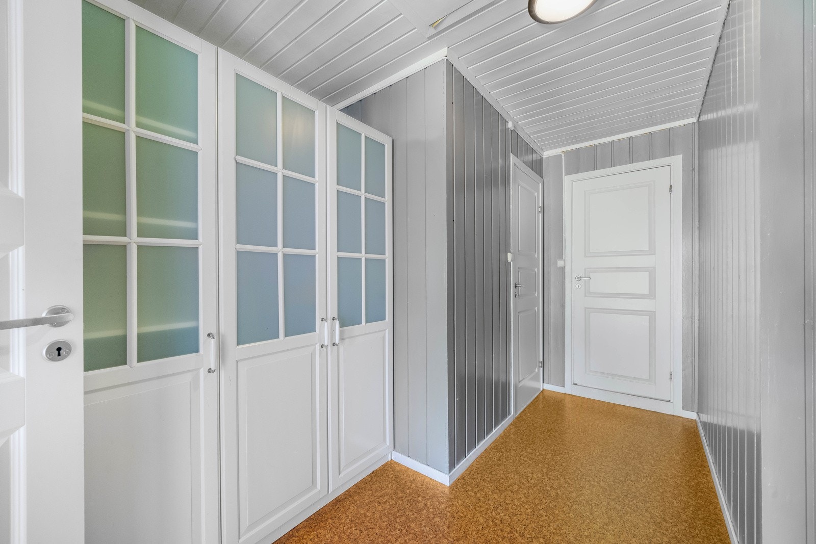 Garderobe i gangen Galleribilde