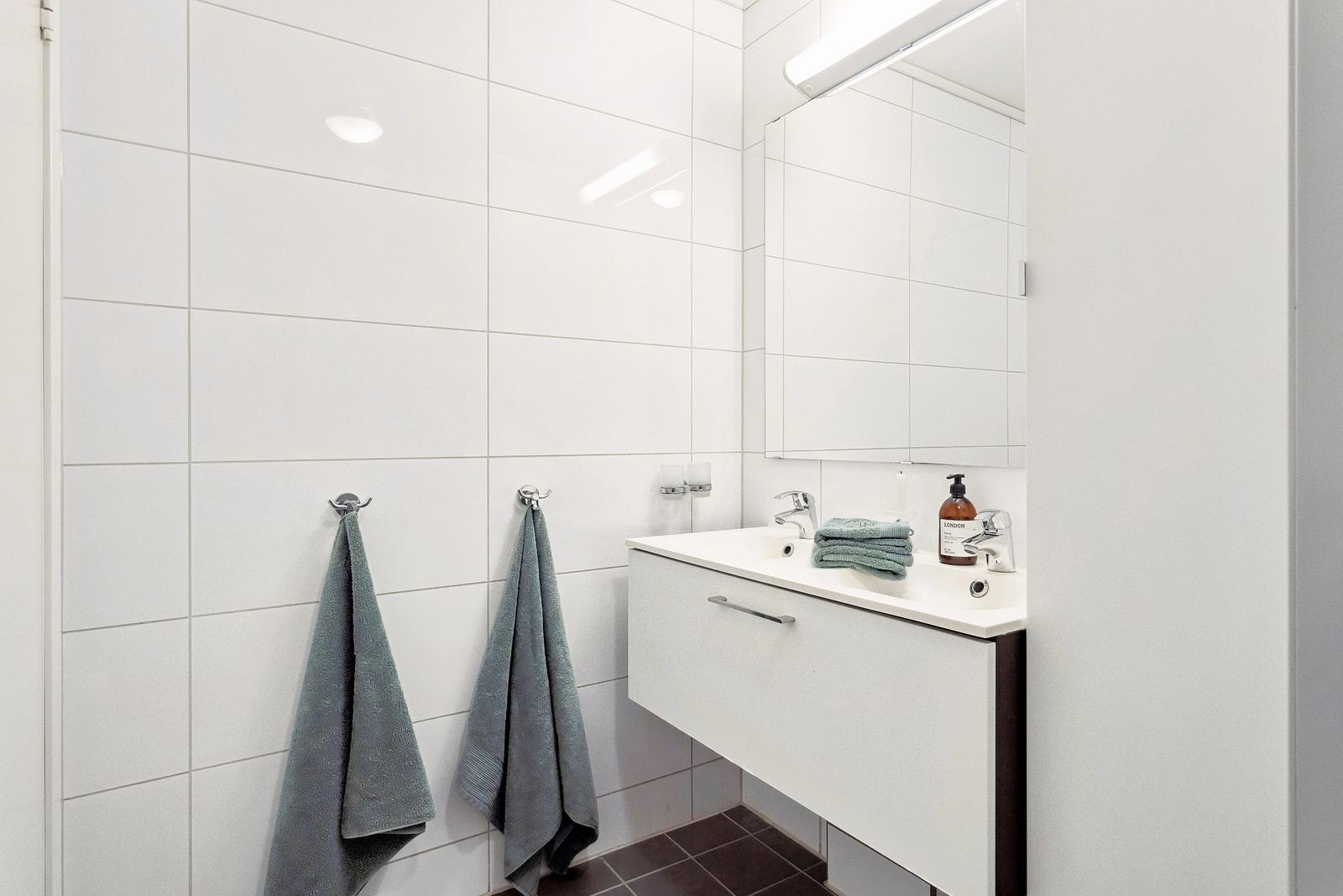 Pent flislagt bad Galleribilde