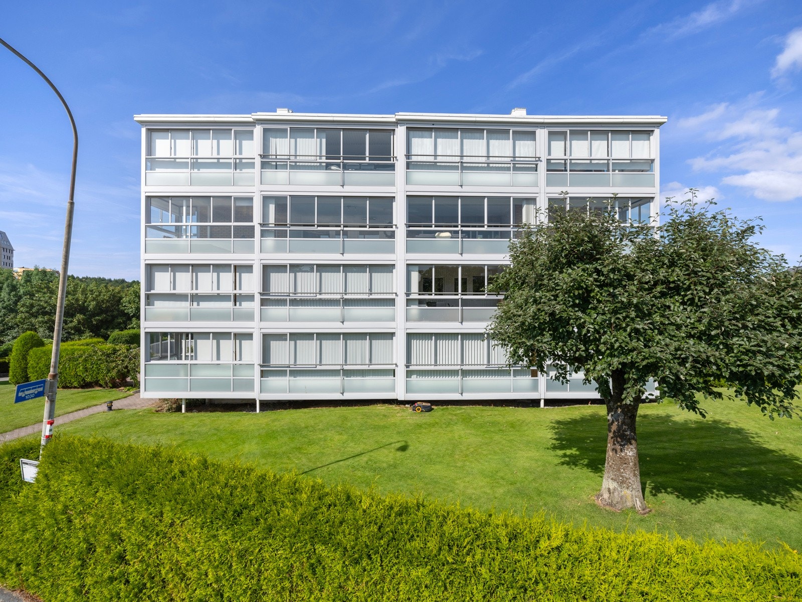 Det er godt kollektivtilbud i området, og enkel adkomst til E39 sørger for kort reisevei til Forus, Stavanger og Sola. Galleribilde