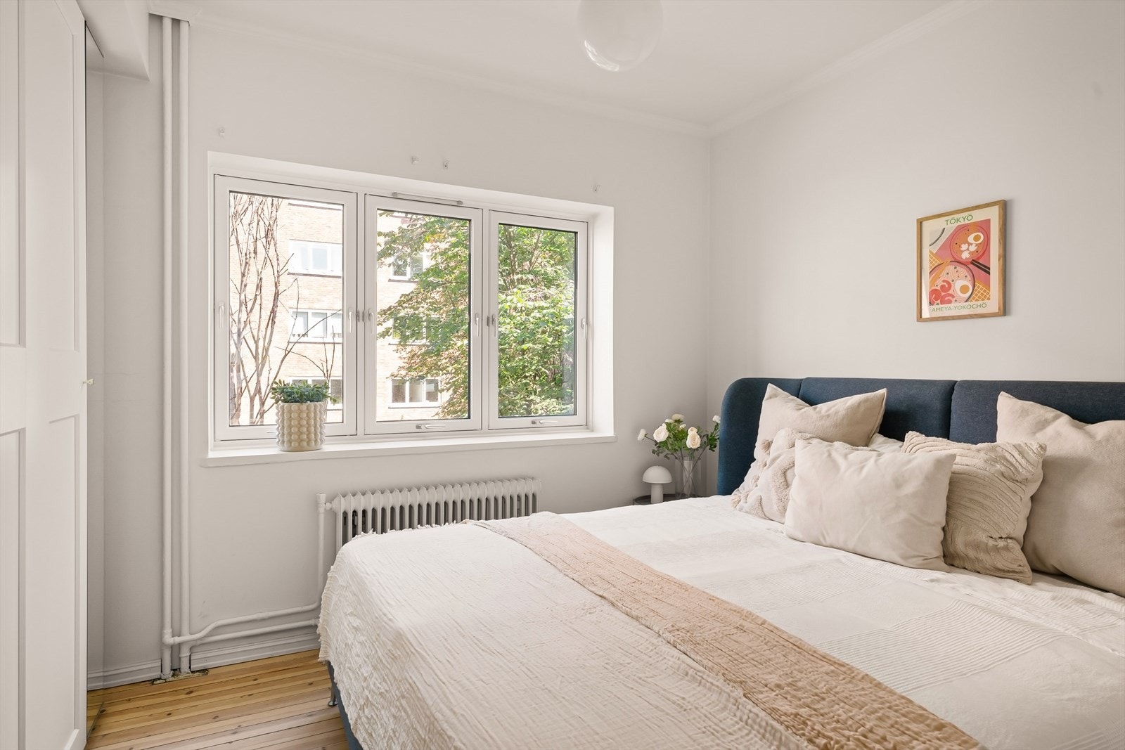 Leiligheten har to romslige soverom som vender mot stille uteområde. Galleribilde