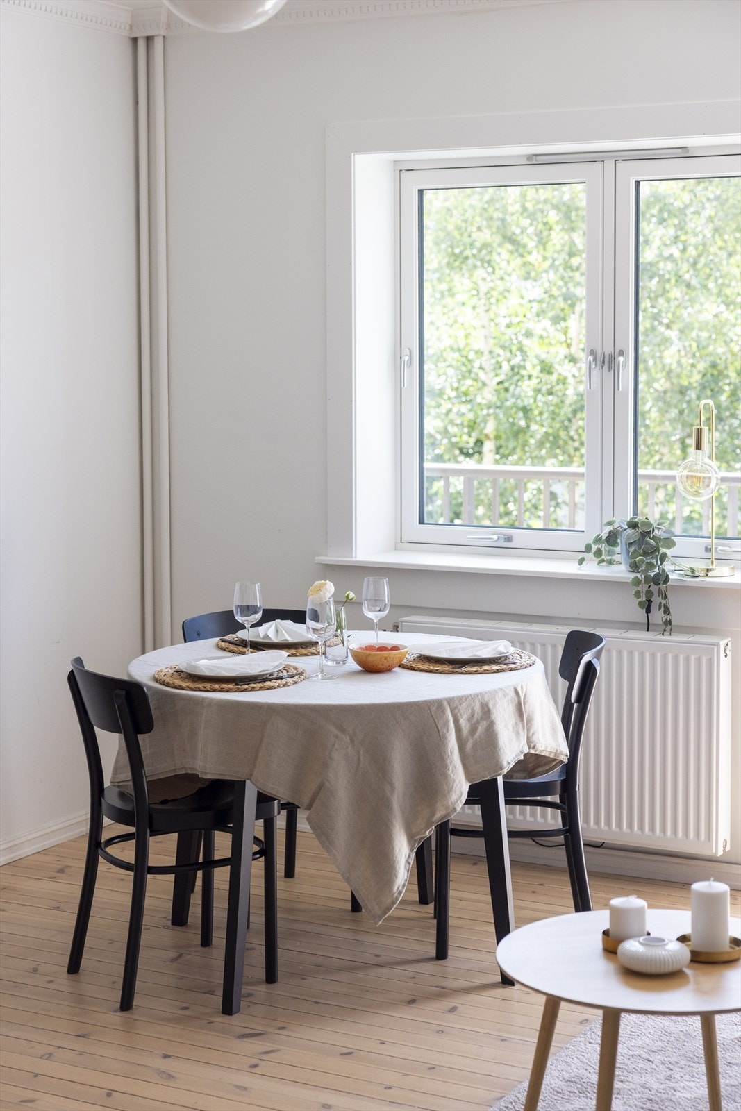 Naturlig plass til spisebord i stuen eller i nærheten av kjøkkenet. Galleribilde