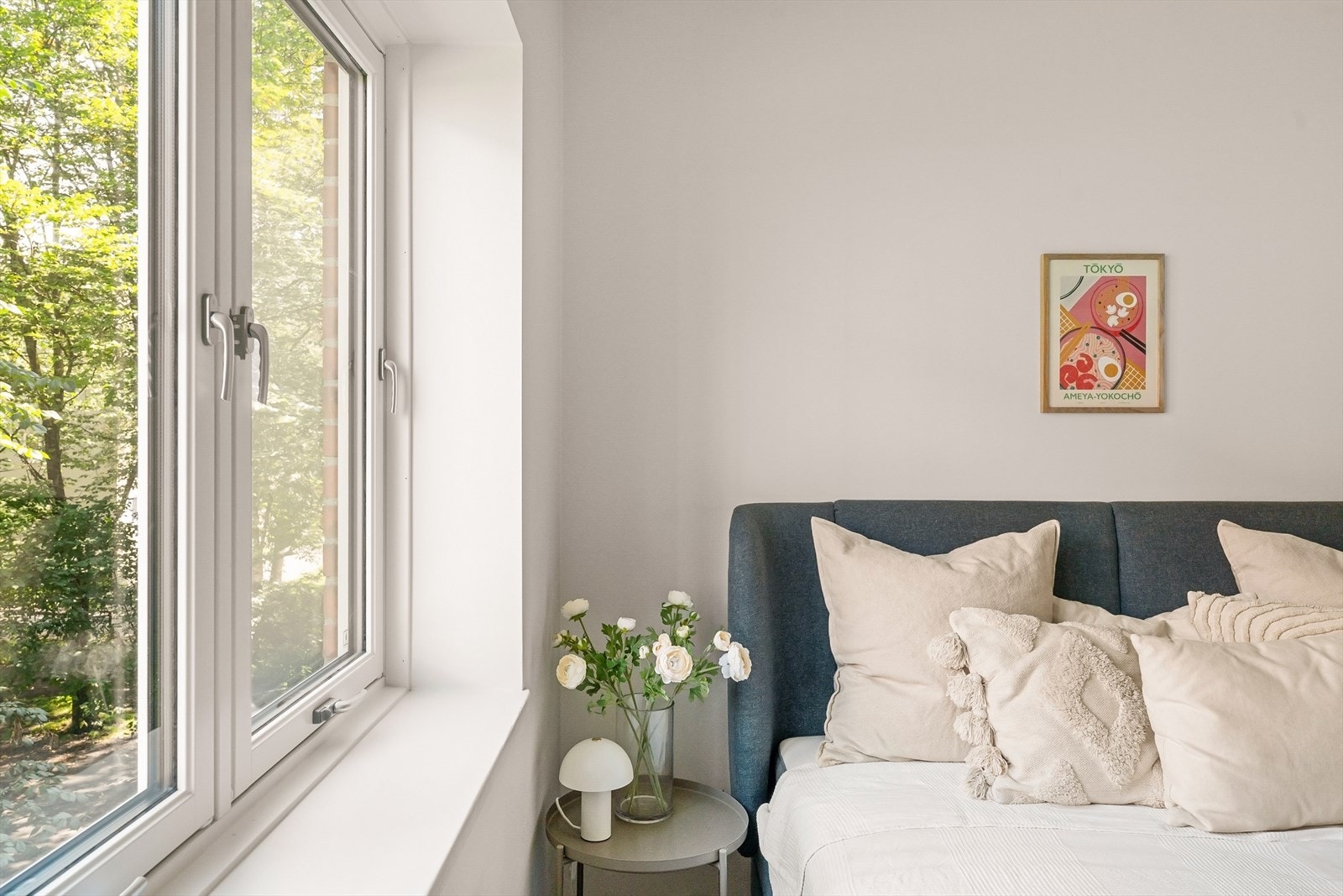 Alle rom er malt i lyse og behagelige farger. Galleribilde