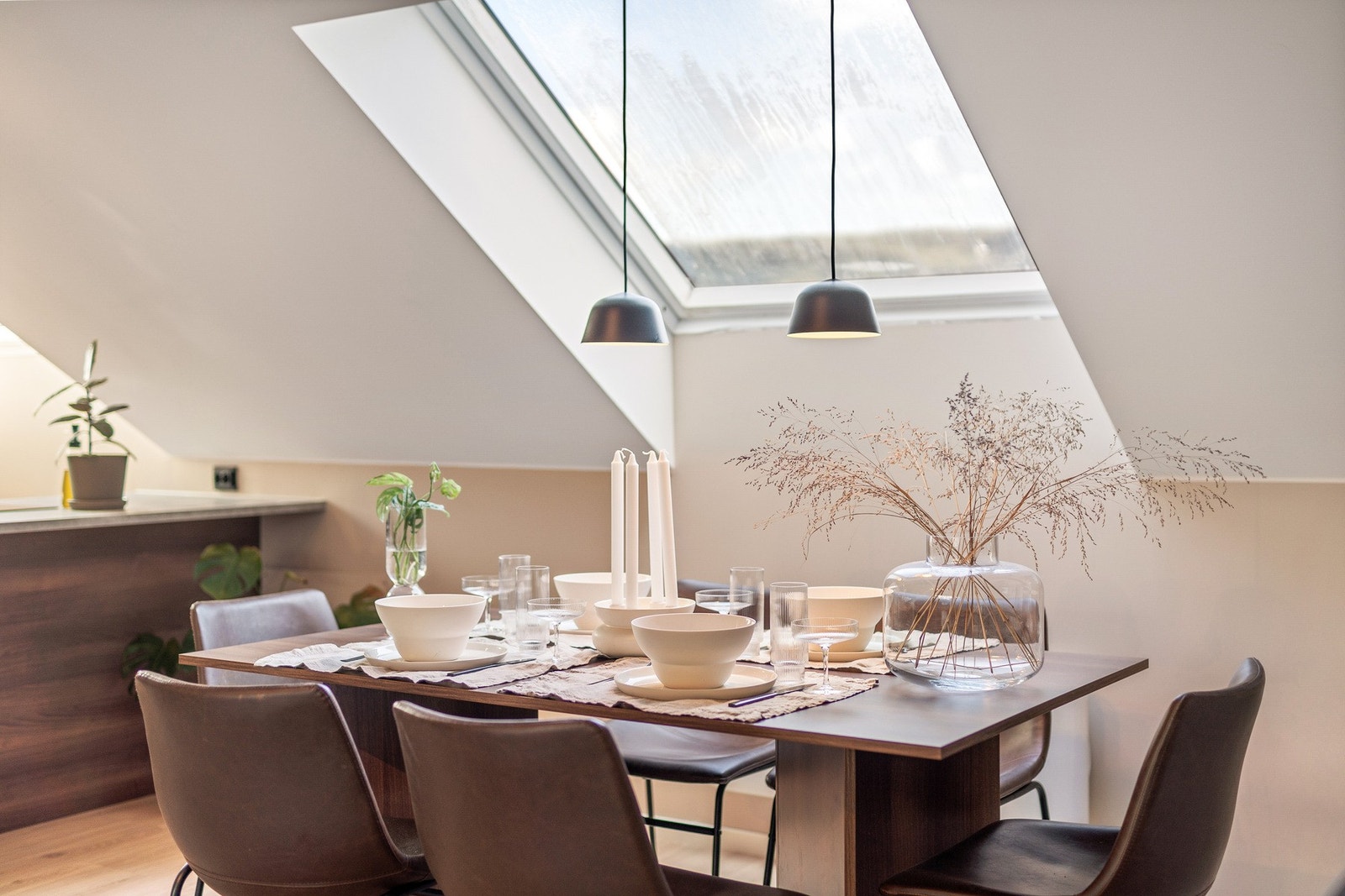 I tillegg er kjøkken helt nytt samt bad renovert av fagfolk Galleribilde