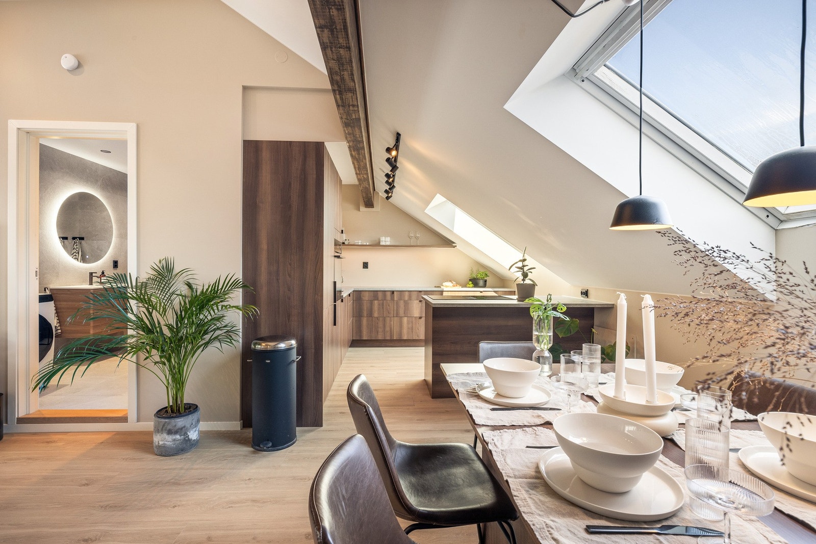 Velkommen til Solheims Borettslag! Nyoppusset toppleilighet med høye kvaliteter Galleribilde